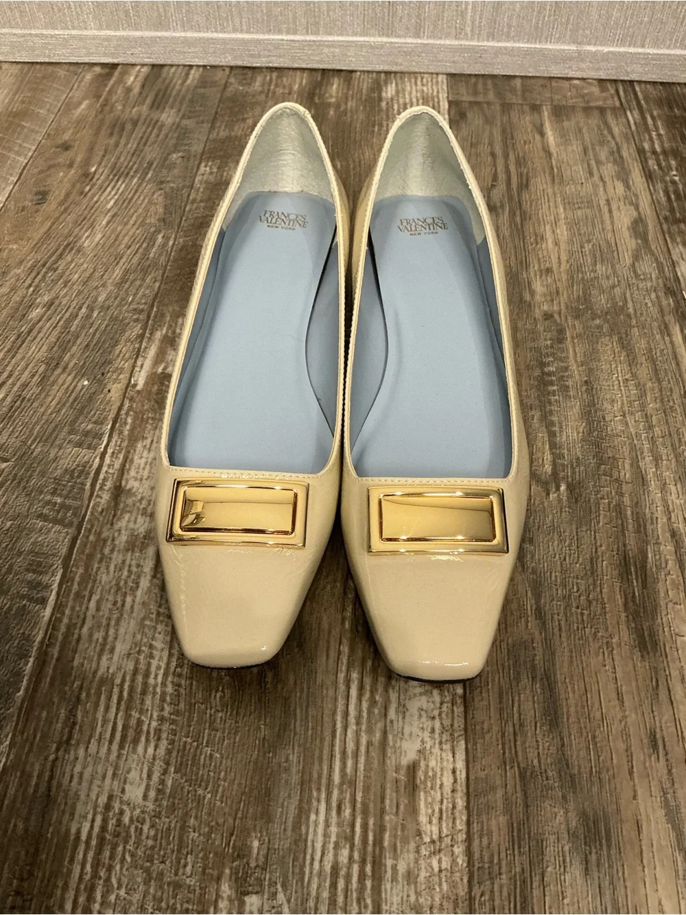 NWOB Frances Valentine Patent Cream Flats with Gold Plaque - Picture 16 of 16